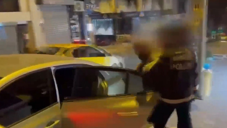 Son Gelişme: Kırmızı bültenli firariye İstanbul'da kıskıvrak operasyon: Cezayir 20 yıl hapisle arıyordu: Geliş