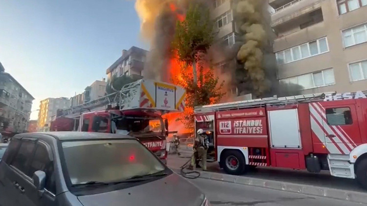 Ayrıntılar Netleşti: Kartal’da sabah saatlerinde dehşet anları: Alev alev yanan market küle döndü ve Merak Edi