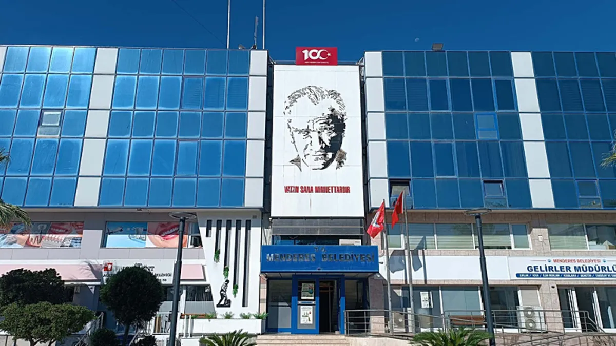 Ayrıntılar Netleşti: Menderes Belediyesi'ne soruşturmada yeni gelişme: Avukat Elifnur Gürcü yakalanarak gözalt