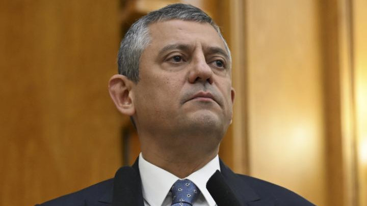 Özgür Özel'e, Erdoğan'a yönelik sözleri nedeniyle 800 bin TL tazminat cezası: Gelişmeler Takip Ediliyor