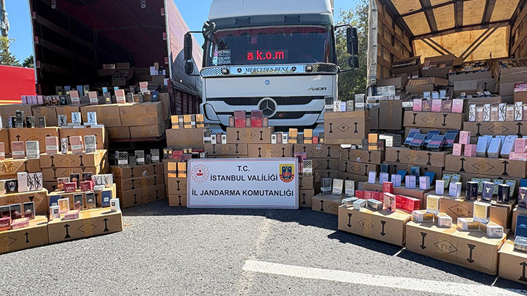 Kritik Açıklama: Orijinal gibi göstermek için karekod koymuşlar: Bağcılar'da 200 milyonluk sahte parfüm vurgun