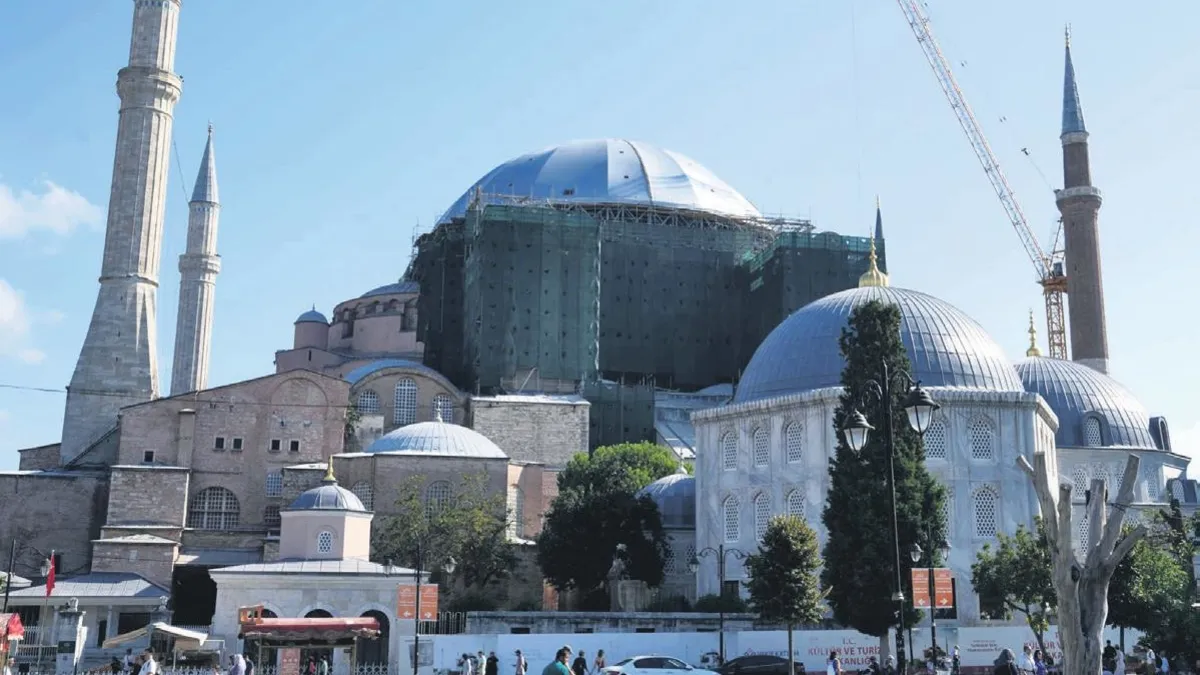 Sıcak Gündem: Ayasofya'nın doğu yarım kubbesi güçlendiriliyor: Gelişmeler Takip Ediliyor