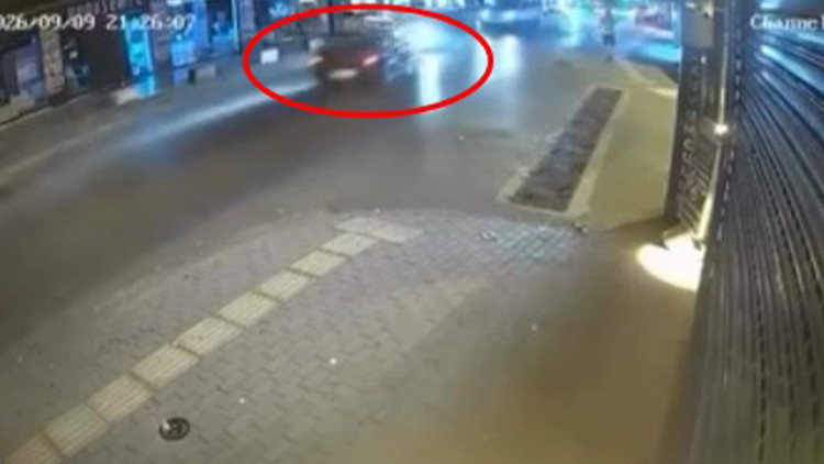 Kritik Açıklama: Bursa'da iki otomobil kafa kafaya çarpıştı: Sürücüler yaralandı ve Merak Edilenler