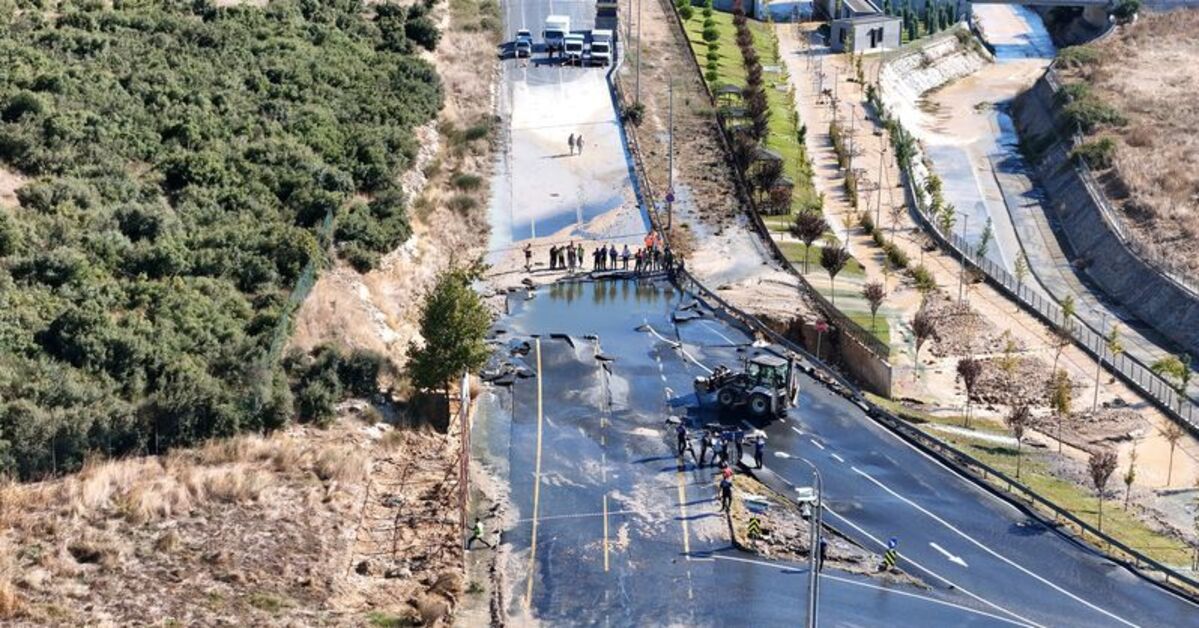 Gündemden Son Bilgiler: Boru patladı: Caddeyi su bastı, yol çöktü | İşte Tüm Ayrıntılar
