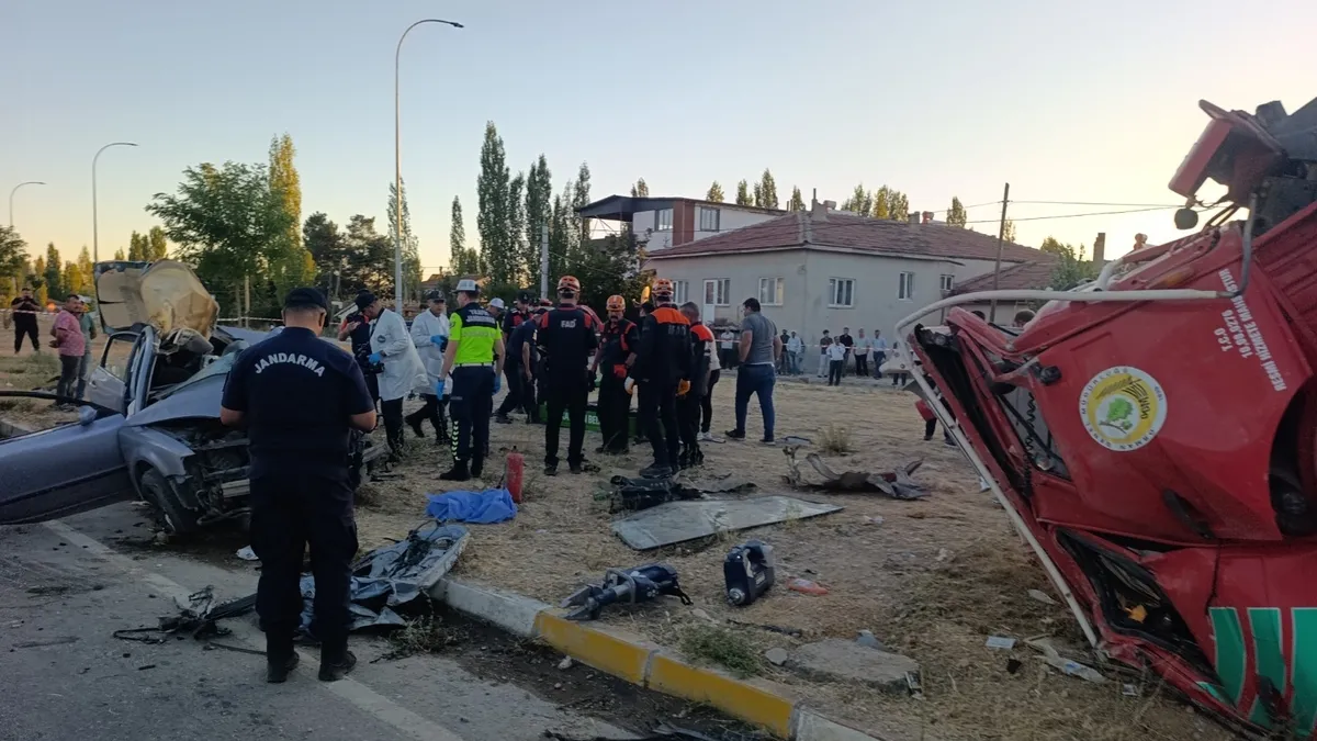 Antalya'daki yangından dönen arazöz Afyon’da otomobille çarpıştı! 1 ölü, 5 yaralı