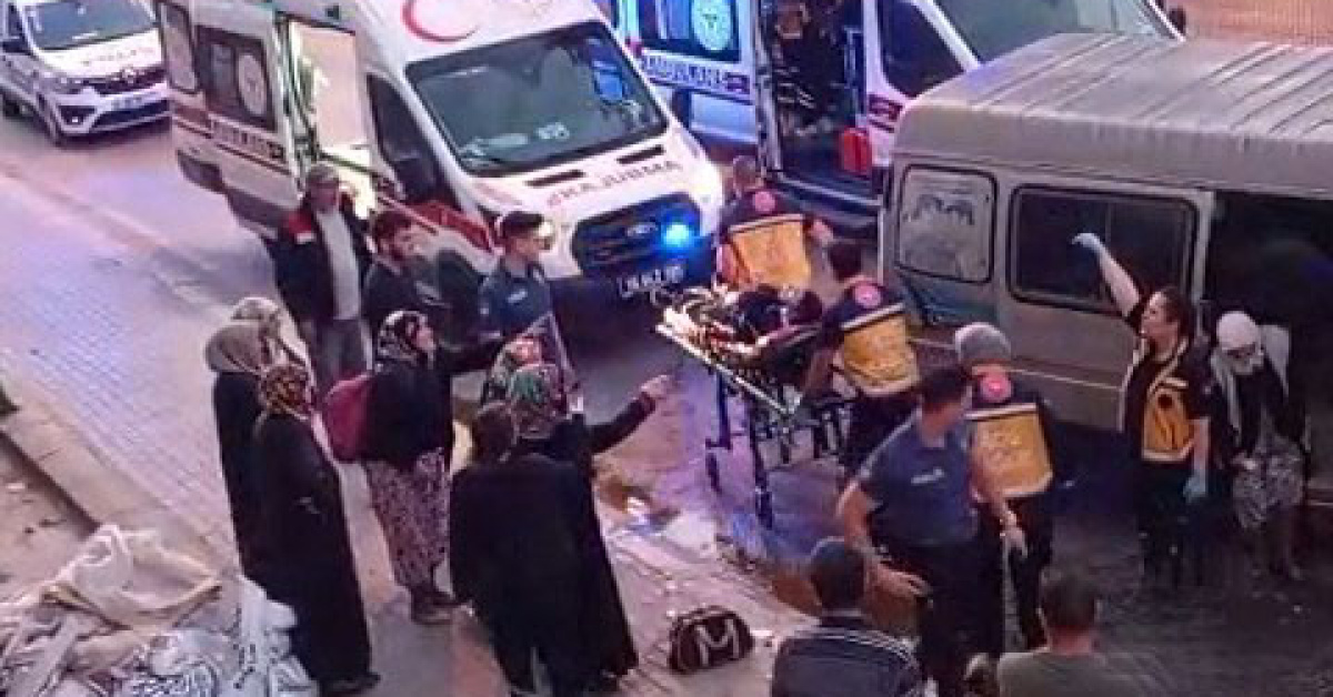 Kritik Açıklama: Bursa’da minibüs traktöre çarptı: 10 yaralı - Son Dakika Bilgileri