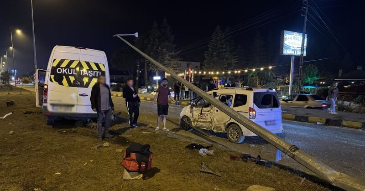 Ayrıntılar Netleşti: Düğün dönüşü kaza: 21 yaralı: Gelişmeler Takip Ediliyor