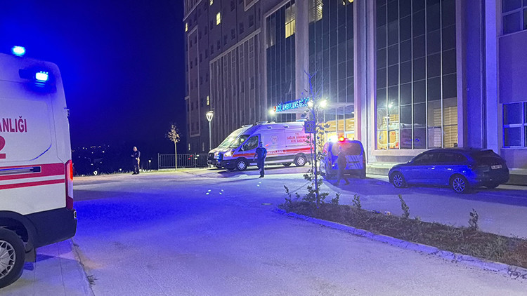 Ayrıntılar Netleşti: Bartın'da eğlence mekanında bıçaklı ve tabancalı kavga: 1 ölü, 4 yaralı - Son Dakika Bilg