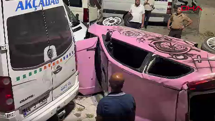 Kritik Açıklama: Malatya’da feci kaza: Otomobil otoparka uçtu, sürücü yaralandı ve Merak Edilenler