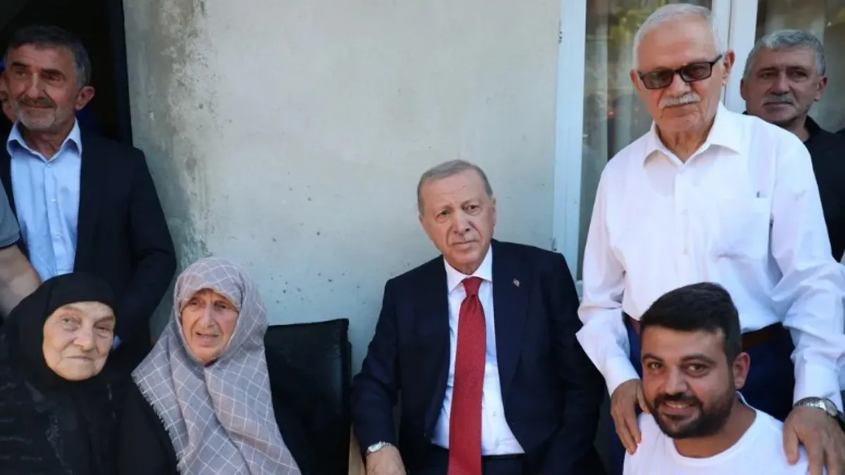 Başkan Erdoğan baba ocağında komşularını ziyaret edip hayır dualarını aldı