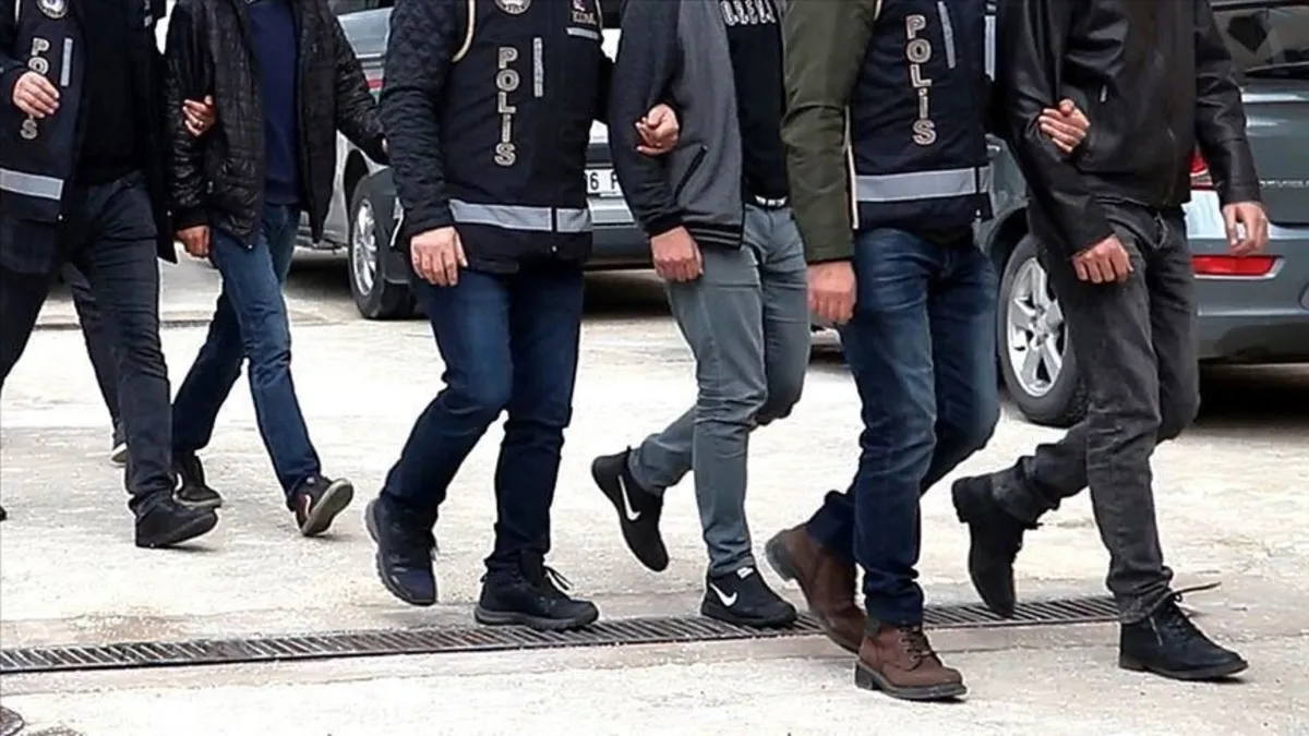 Sıcak Gündem: İstanbul merkezli 11 ilde terör operasyonu: 39 şüpheli yakalanarak gözaltına sevk edildi
