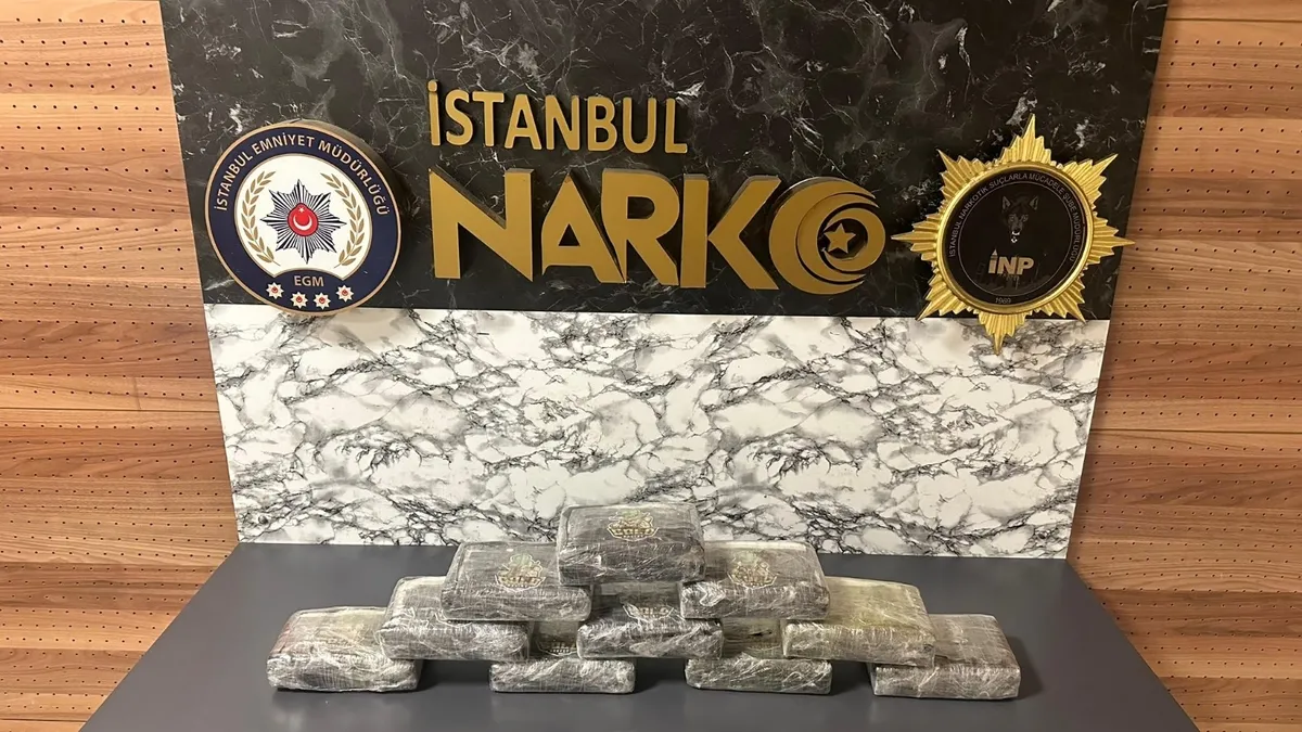İstanbul’da zehir tacirlerine geçit verilmedi: 2 kişi yakalandı!: Gelişmeler Takip Ediliyor