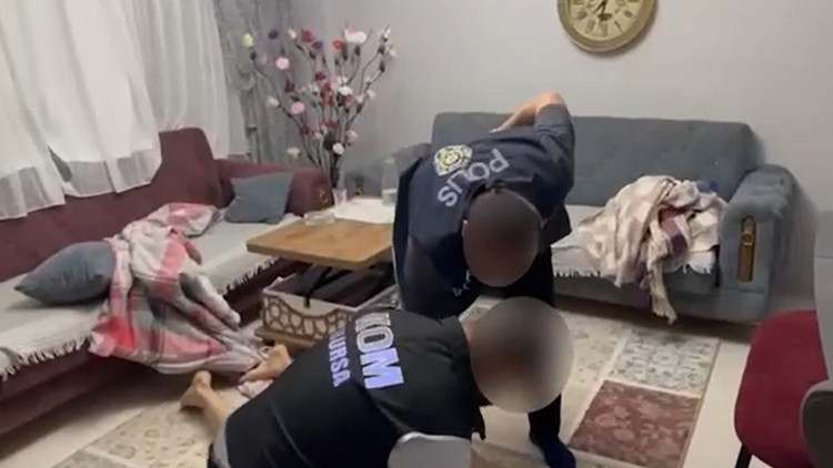 Son Gelişme: Bursa'da suç örgütlerine sanal medyadan eleman arayan şebekeye baskın: 10 gözaltı!