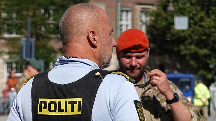 Gündemden Son Bilgiler: Danimarka'da alarm: Savunma Bakanı'nın evinin yakınında şüpheli drone... 'Evde kalın'