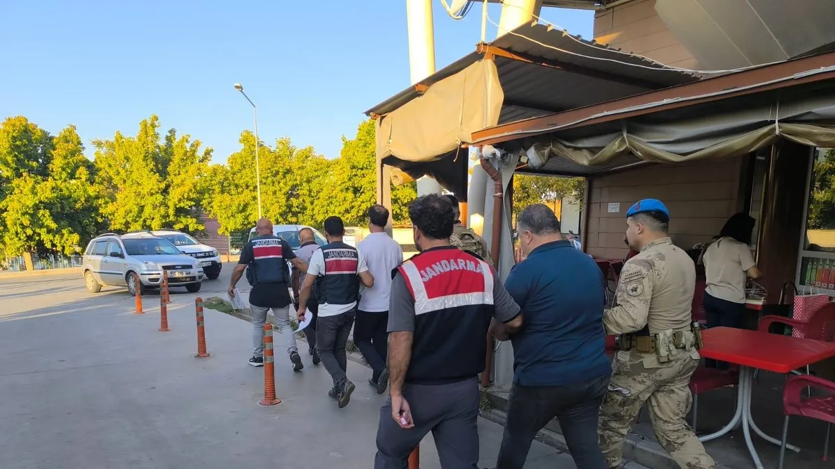 İzmir’de FETÖ operasyonu! 21 gözaltı | İşte Tüm Ayrıntılar