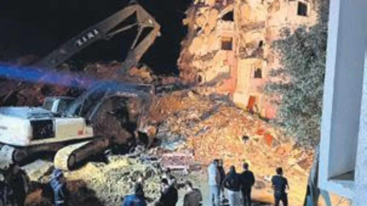 Gündemden Son Bilgiler: Yıkımı yapılan bina çöktü: 3 yaralı | İşte Tüm Ayrıntılar