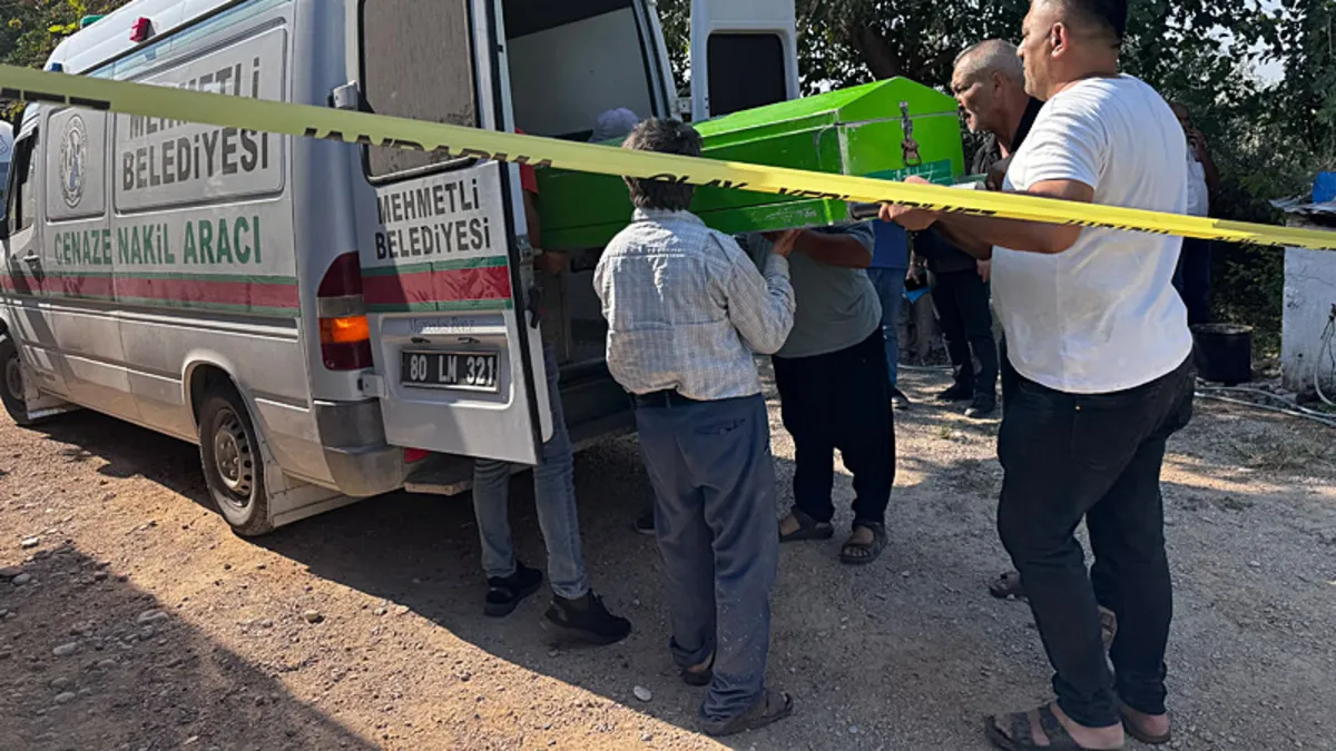 Evdeki tartışma aile faciasına döndü! Oğlunu satırla öldürdü, gelinini ve torununu yaraladı - Son Dakika Bilgi