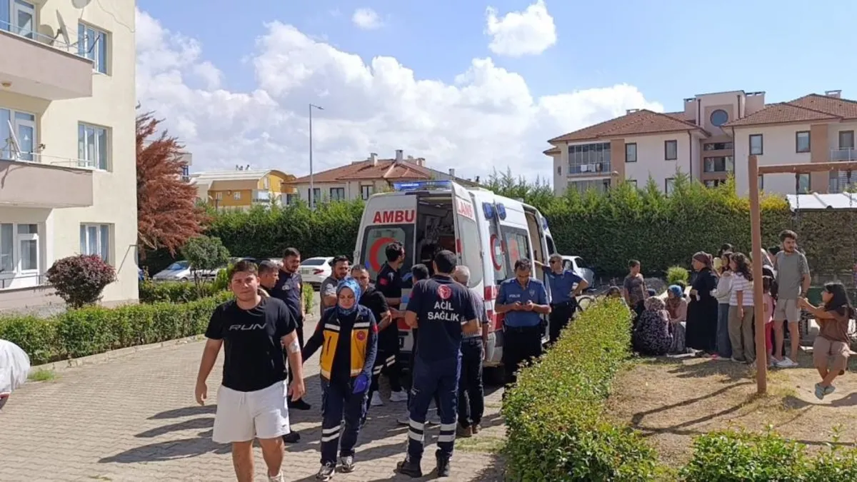 Kritik Açıklama: Bursa'da mutfaktan çıkan yangında 4 kişi dumandan etkilendi ve Merak Edilenler