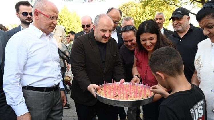 Ayrıntılar Netleşti: Mustafa Varank’tan Özgür Özel’e börekli cevap: Gelişmeler Takip Ediliyor