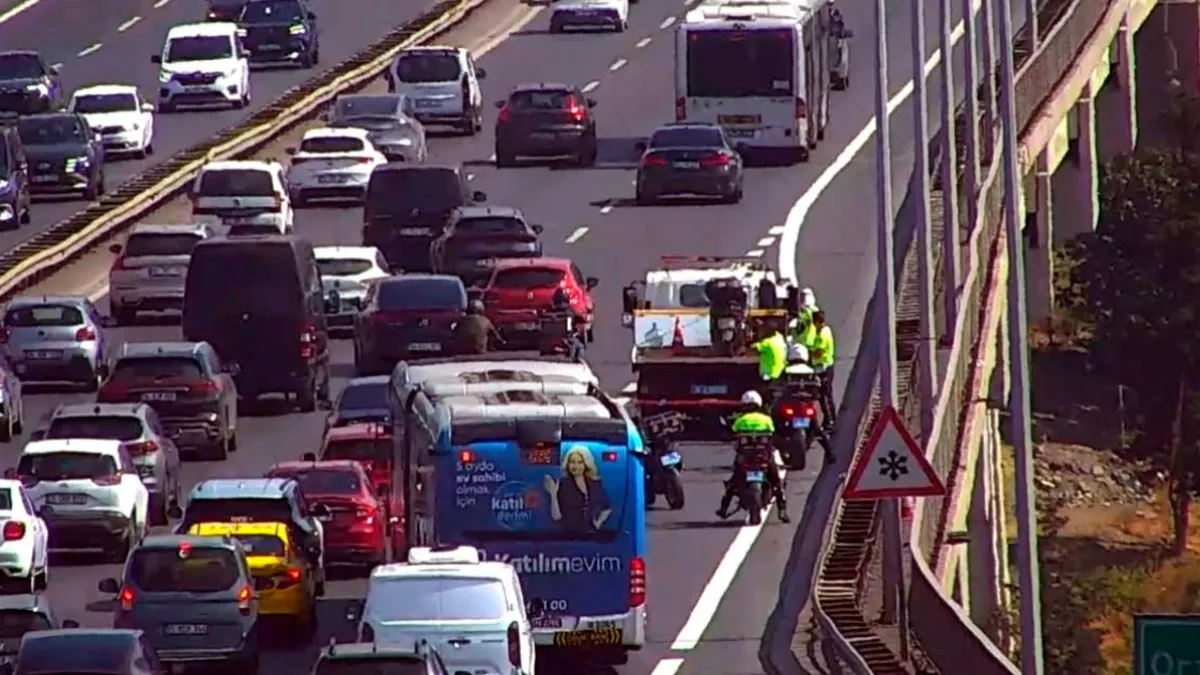 15 Temmuz Şehitler Köprüsü’nde metrobüsle motosiklet çarpıştı | İşte Tüm Ayrıntılar