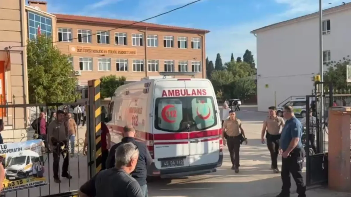 Manisa'da lise önünde silahlı saldırı! Yaralı öğrenciler var ve Merak Edilenler