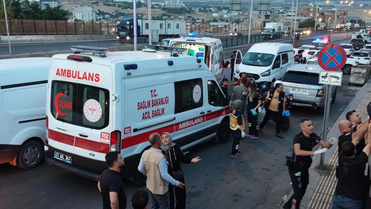 Son Gelişme: Diyarbakır'da 2'si kardeş 3 kişinin öldüğü alacak verecek kavgasında çok sayıda gözaltı! ve Merak