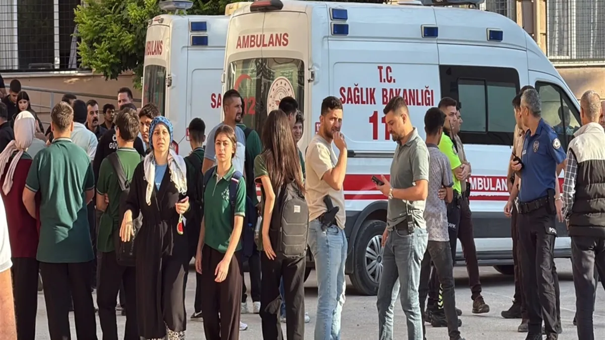 Manisa'da öğrencilere silahlı saldırı: Bakan Çiftçi'den ailelere sorumluluk çağrısı! Tüfeği duvara asıp orada