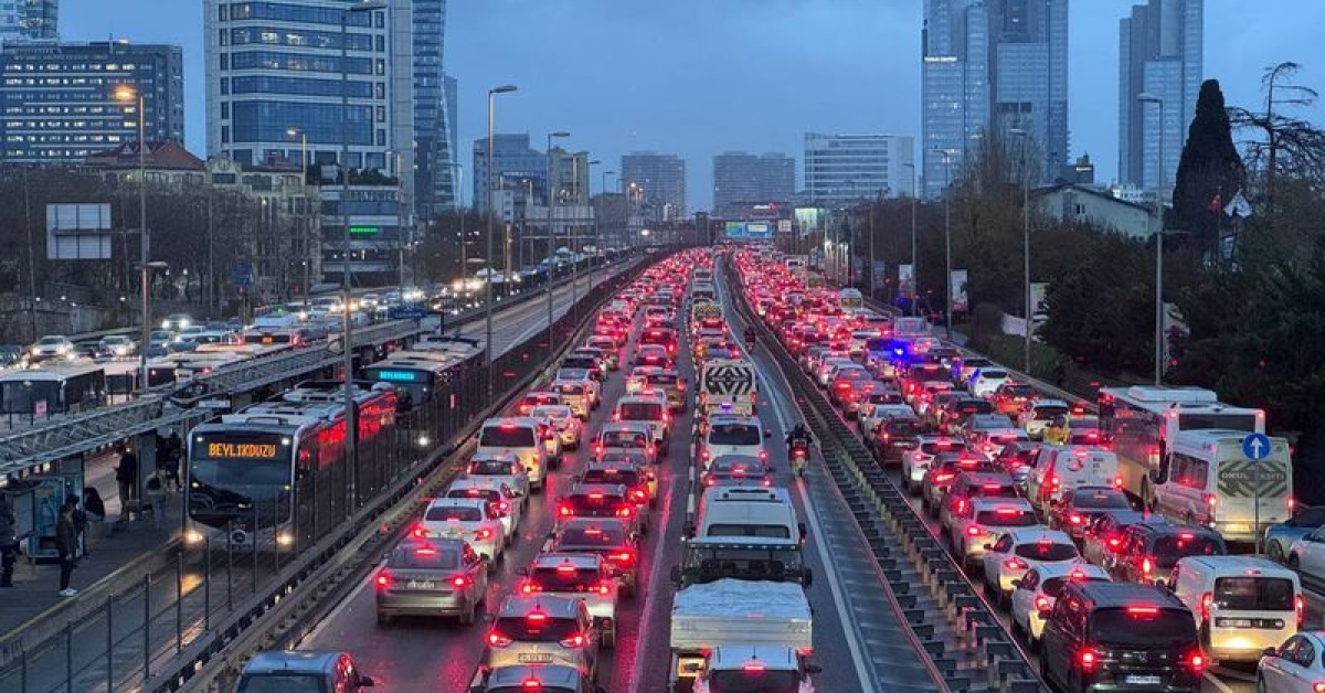 Ayrıntılar Netleşti: İstanbul'da yağmur trafiği - Son Dakika Bilgileri