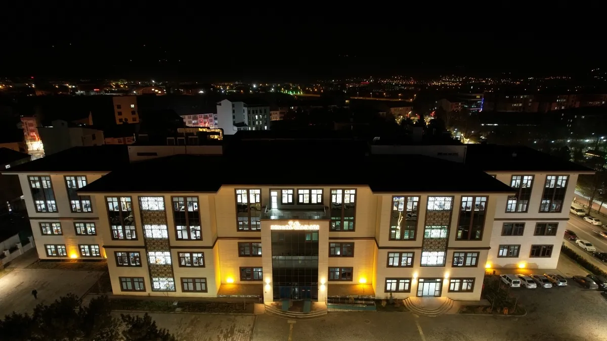 Sıcak Gündem: Solhan’da asansör kazası! 15 yaşındaki öğrenci yaralandı ve Merak Edilenler