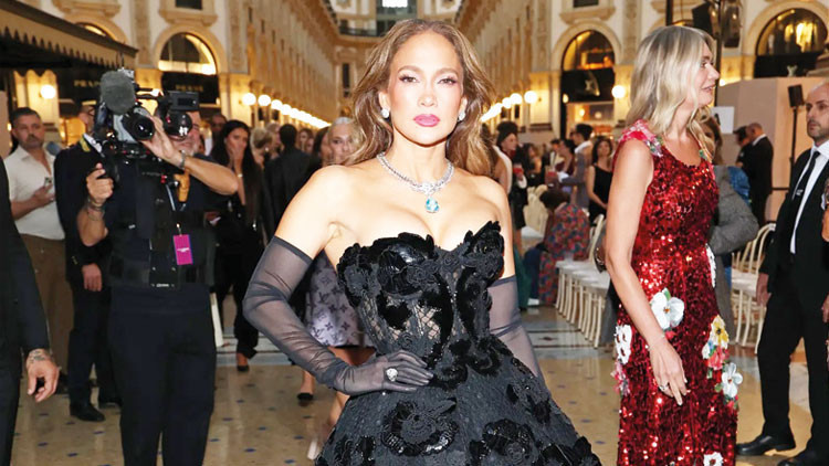 Ayrıntılar Netleşti: Jennifer Lopez geceye damga vurdu ve Merak Edilenler