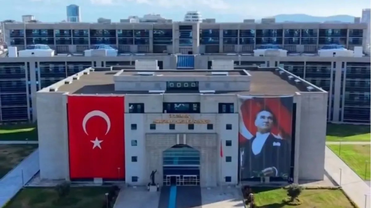 Sıcak Gündem: Trafik kazası geçiren vatandaşlara ait kişisel verileri ele geçiren 11 şüpheli adliyede ve Merak