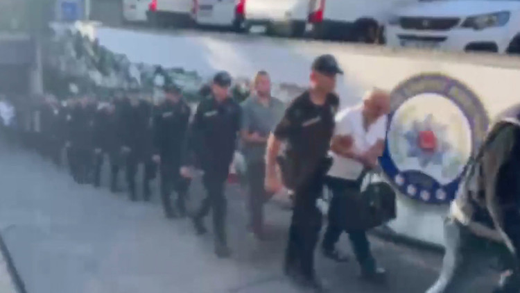 Kritik Açıklama: İstanbul'da vatandaşlık vurgunu operasyonu: 33 tutuklama, dev mal varlığına el koyma