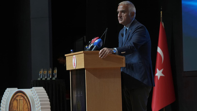 Sıcak Gündem: 'Türk Diline Hizmet Ödülleri' sahiplerini buldu ve Merak Edilenler