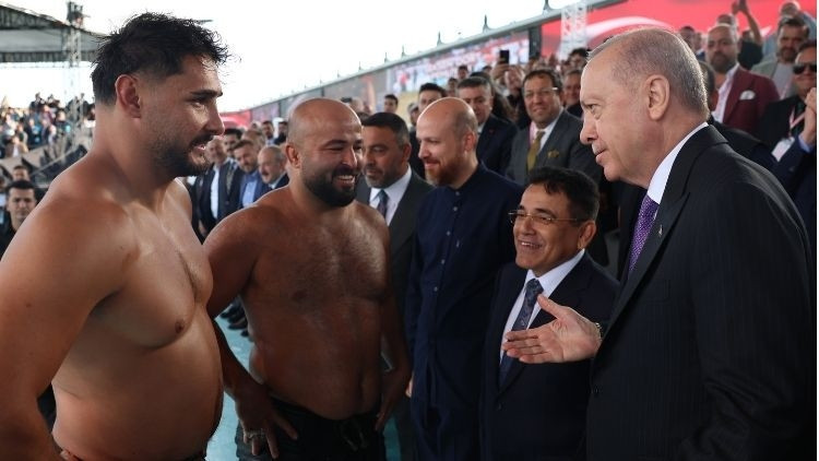 Son Gelişme: Cumhurbaşkanı Erdoğan, yağlı güreş ödül törenine katıldı: Gelişmeler Takip Ediliyor