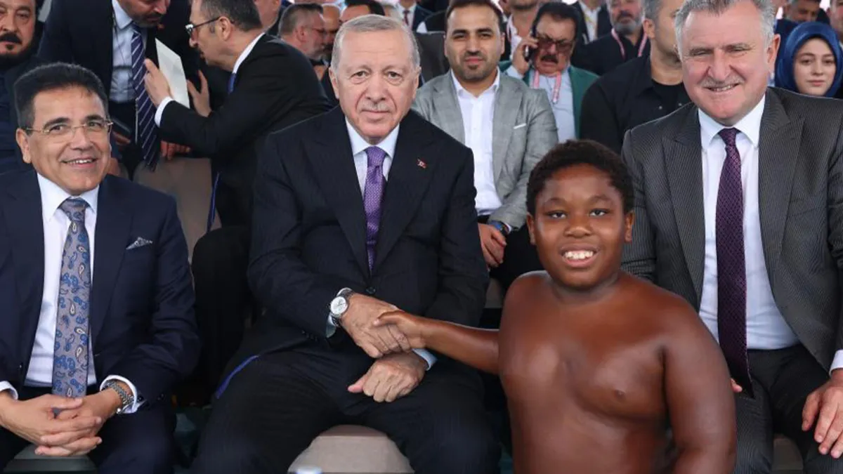 Son Gelişme: Tanzanyalı Arap Osman'dan Başkan Erdoğan'a gülümseten yanıt: "Siz isterseniz yenerim!" ve Merak E