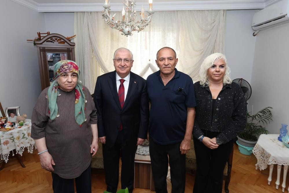Bakan Güler, şehit Alaattin Buluç’un ailesini ziyaret etti - Son Dakika Bilgileri