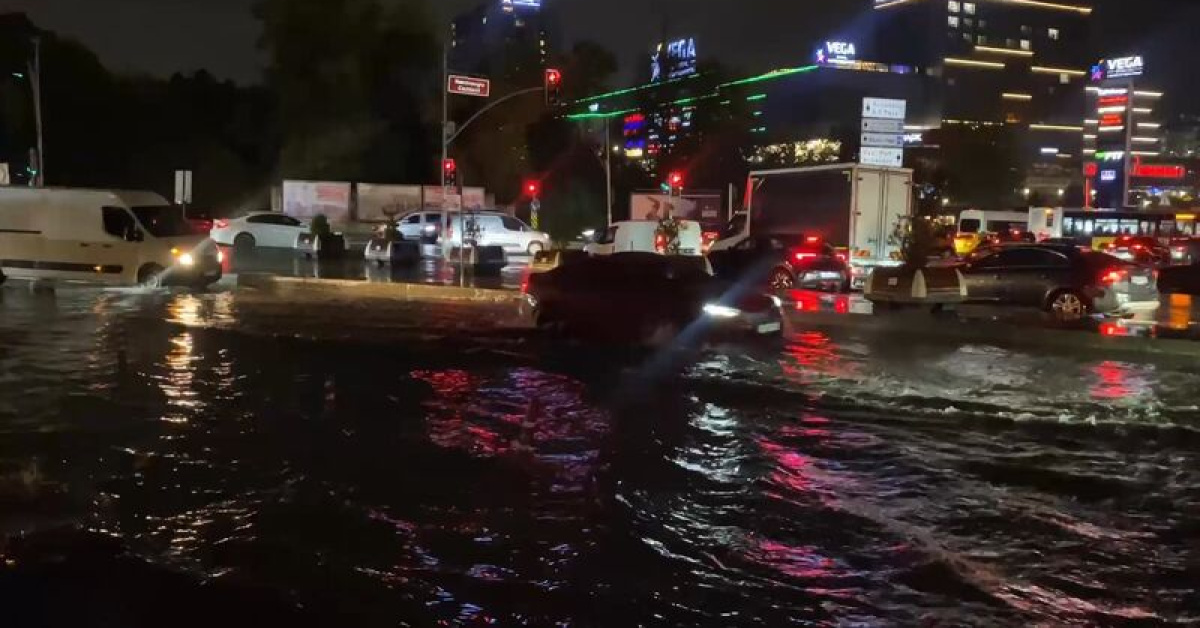 İstanbul'da sağanak hayatı olumsuz etkiledi: Gelişmeler Takip Ediliyor