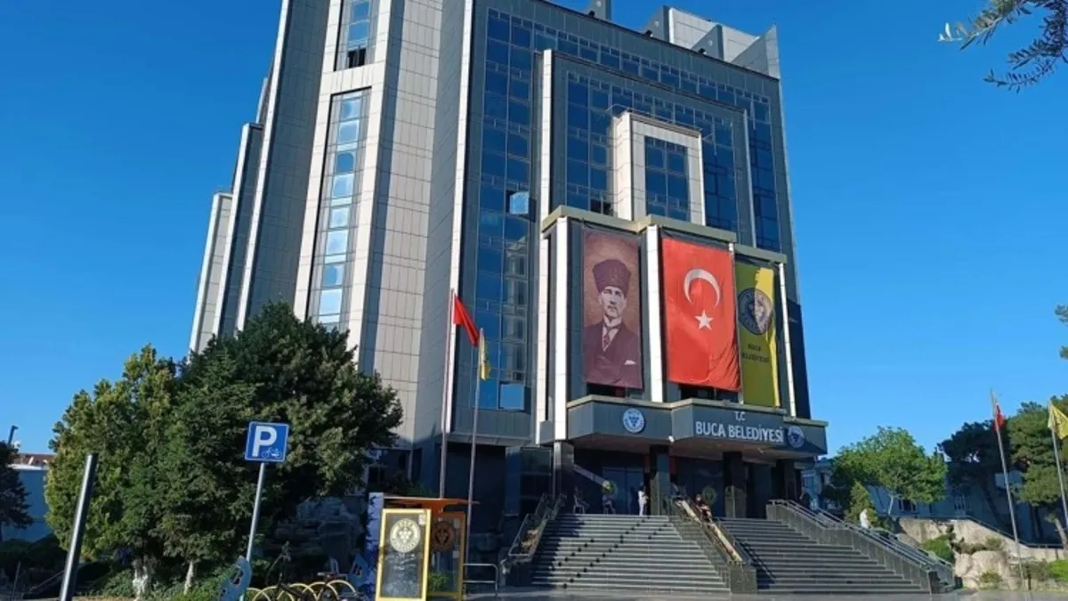 Buca’da sendikadan işverene ültimatom! Sadece temizlik işleri personelinin maaşları yattı ortalık karıştı ve M