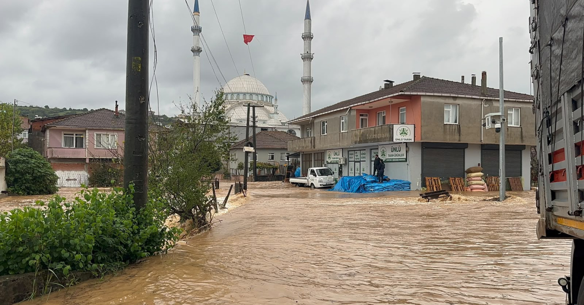 Kritik Açıklama: Sağanak esareti! Dere taştı, su baskınları meydana geldi!: Gelişmeler Takip Ediliyor