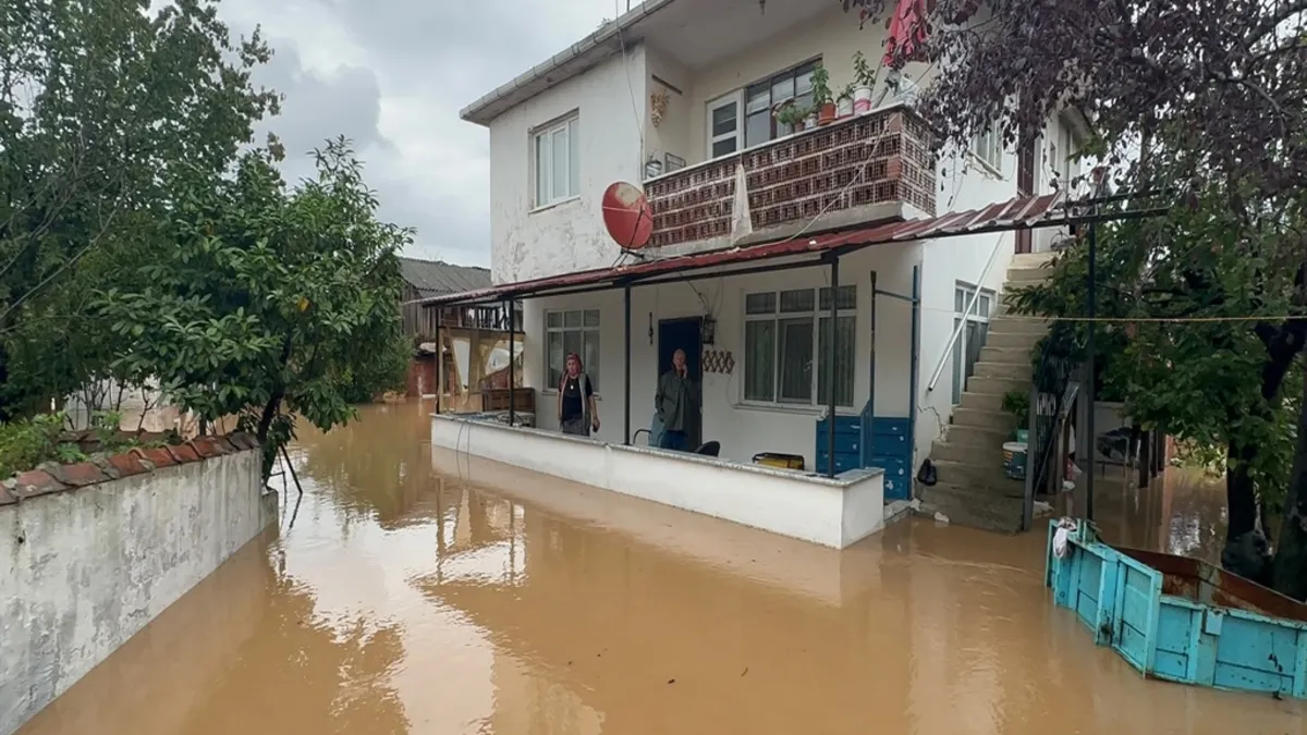 Son Gelişme: Sakarya'da sağanak yağış sonrası dere taştı yollar göle döndü! ve Merak Edilenler