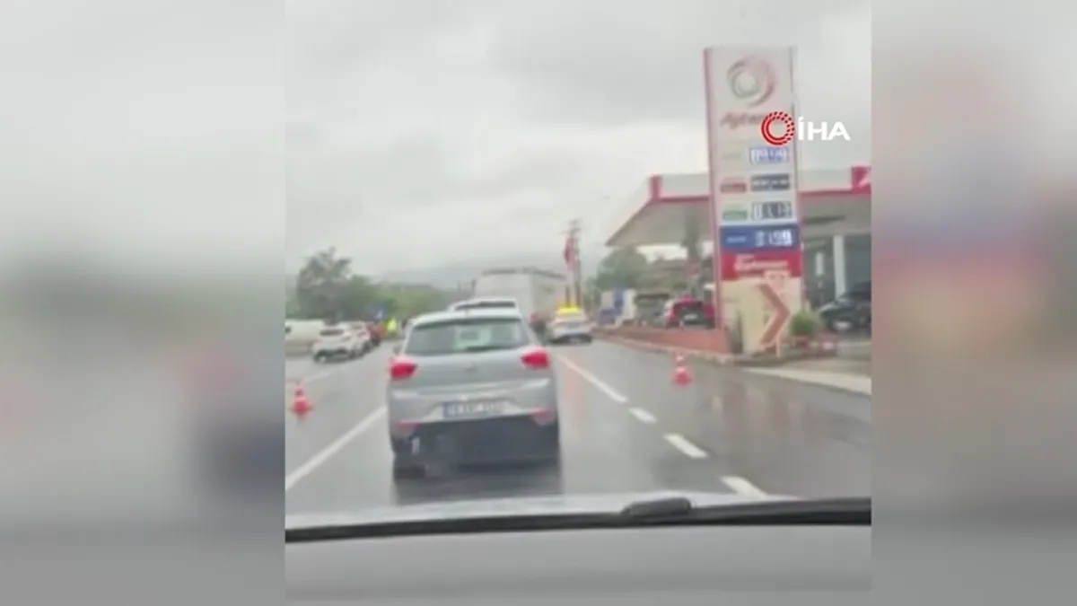 Yalova'da otomobil minibüsle çarpıştı: 1 ölü - Son Dakika Bilgileri