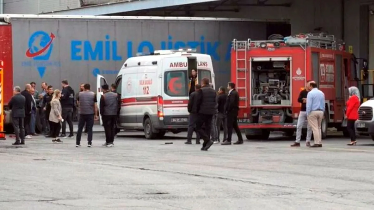 Son Gelişme: Yük boşaltan 2 TIR arasında aynayı düzeltmek isterken sıkışan sürücü yaşamını yitirdi