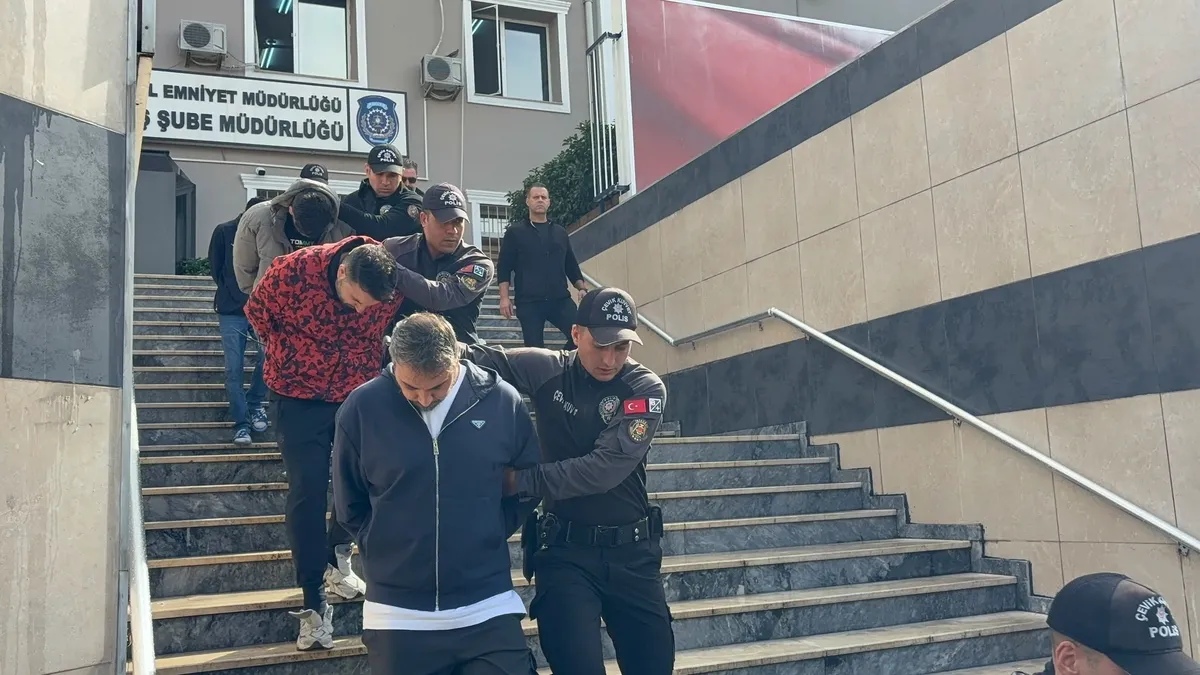 Sıcak Gündem: Haraç çetesi üyesi 11 şüpheli adliyeye sevk edildi ve Merak Edilenler