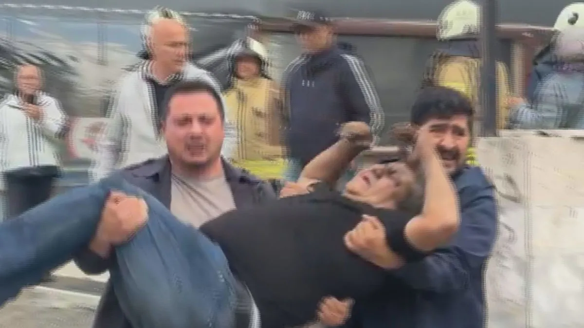 Ayrıntılar Netleşti: SON DAKİKA… Kadıköy’de korkutan yangın! 8 katlı binayı alevler sardı: Mahsur kalanlar var