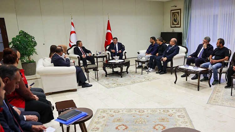 Sıcak Gündem: Cumhurbaşkanı Yardımcısı Yılmaz, Filo Jet faciasında kaybolanların yakınlarıyla bir araya geldi