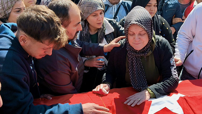 Ayrıntılar Netleşti: Soma'da maden ocağında göçük: İsa Olcay gözyaşları içinde son yolculuğuna uğurlandı: Geli