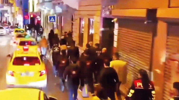 Gündemden Son Bilgiler: Sokaklarda turizm temizliği: Sivil ekipler şüphelileri gözaltına aldı: Gelişmeler Taki