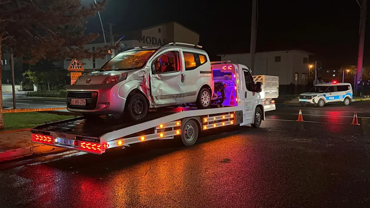 Gündemden Son Bilgiler: Niğde’de feci kaza! Hafif ticari araç ile motosiklet çarpıştı: Ölü ve yaralılar var |