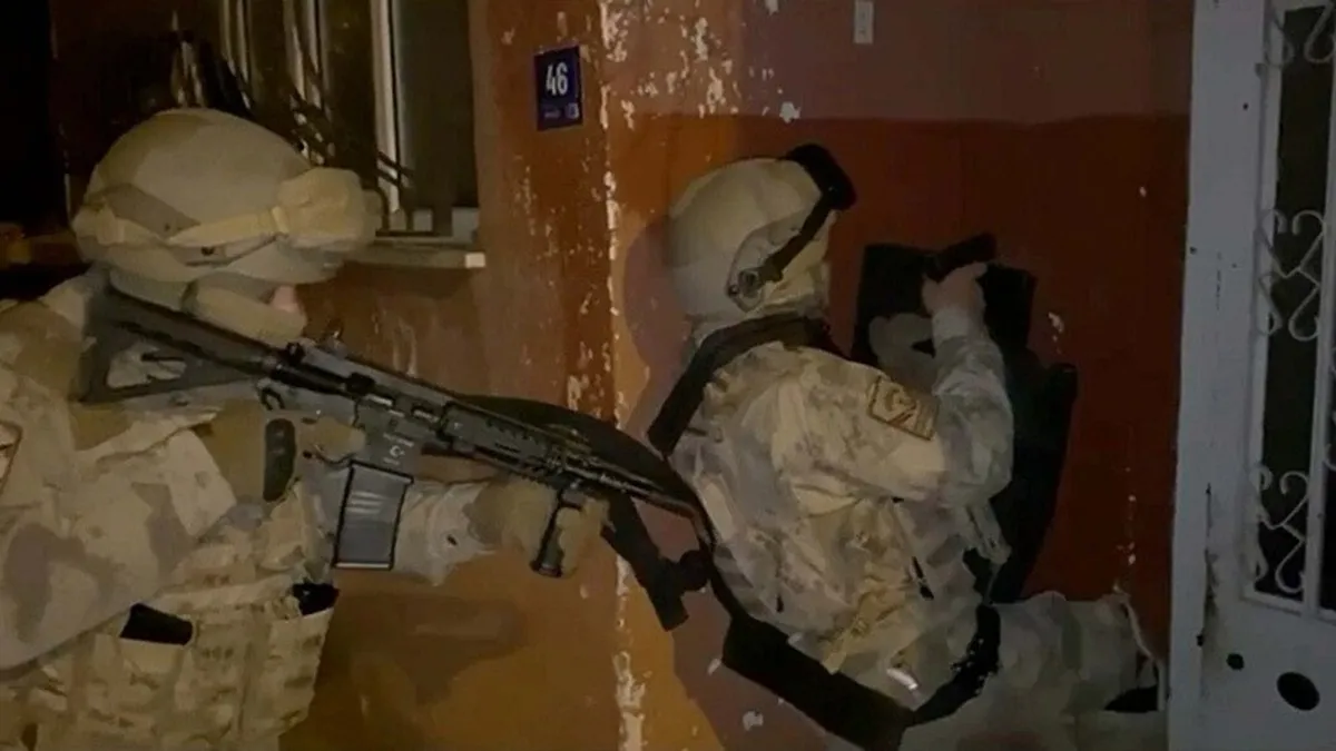 Ayrıntılar Netleşti: 3 ilde zehir tacirlerine operasyon: 111 şüpheli yakalandı - Son Dakika Bilgileri