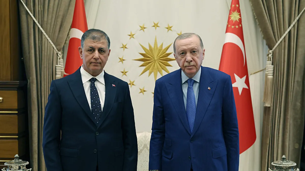 Cemil Tugay AK Parti'de: Genel Merkez binasına geldi! Başkan Erdoğan bugün rozet takacak ve Merak Edilenler